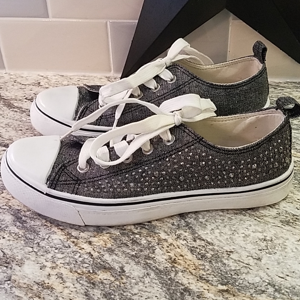 Embellished tennis shoe. - Picture 3 of 5